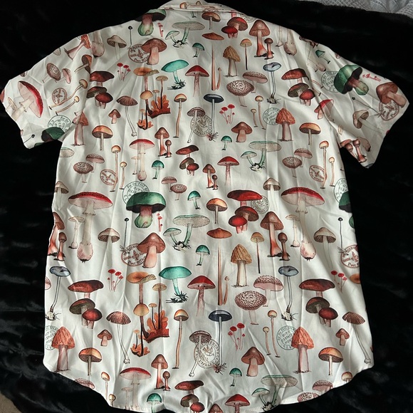 Hoooyi • NWT Mushroom Print Short Sleeve Shirt - Picture 6 of 6